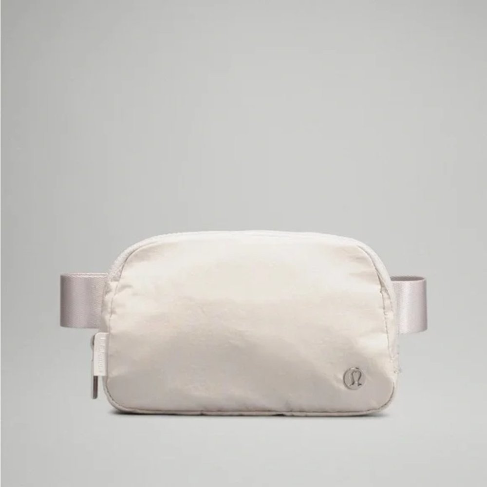 NWOT Viral Tik Tok Lululemon Everywhere Belt Bag White Opal